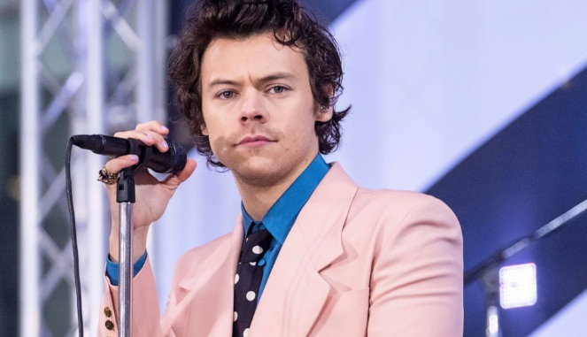 Harry Styles performs on NBCs