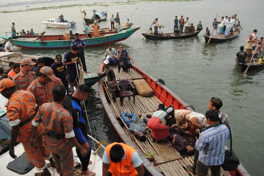 Bangladesh+ferry+accident%2C+killed+145+in+Meghna+on+13+March+in+2012.