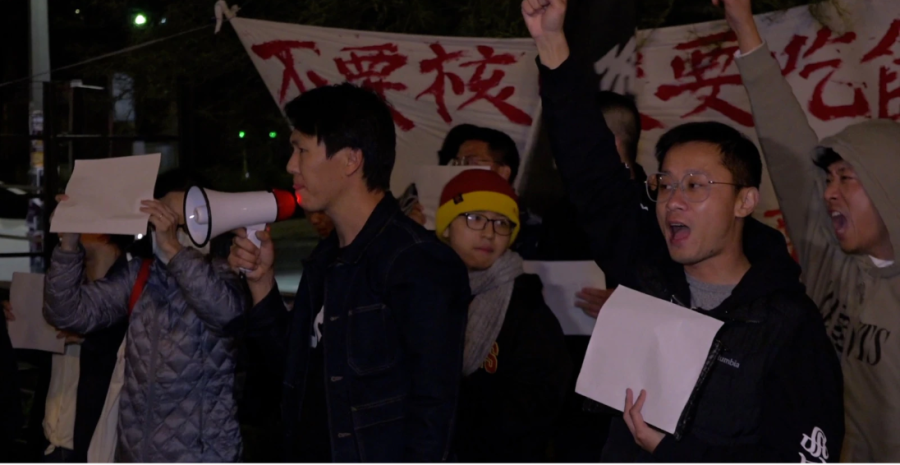 Overseas Chinese students and residents gathered in Los Angeles on Nov. 29, 2022, to remember victims of a Chinese apartment fire and protest Chinas zero-COVID policy. A blank sheet of paper symbolizes things the Chinese people want to say but cannot because of censorship.