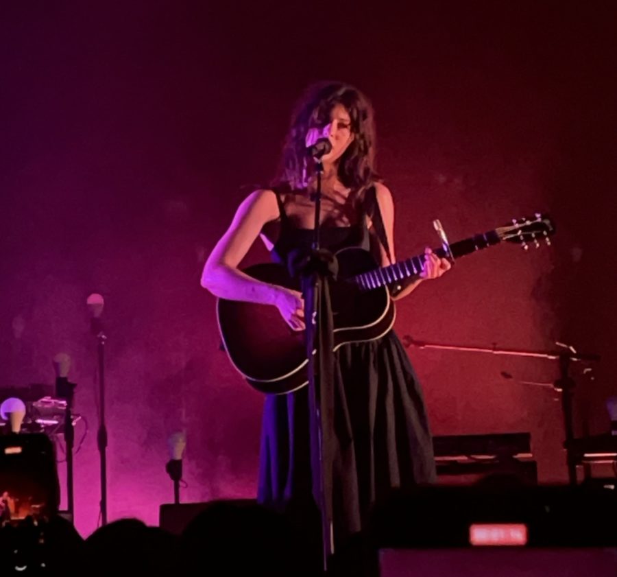 Gracie Abrams looking magnificent at her concert in Los Angeles on 3/30
