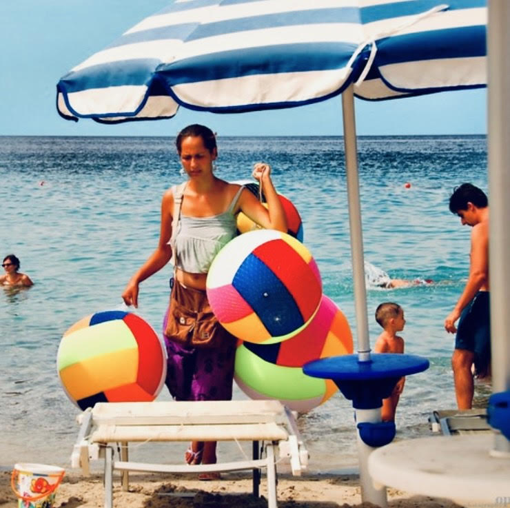 Balloons+Beach+Pedlar+Girl