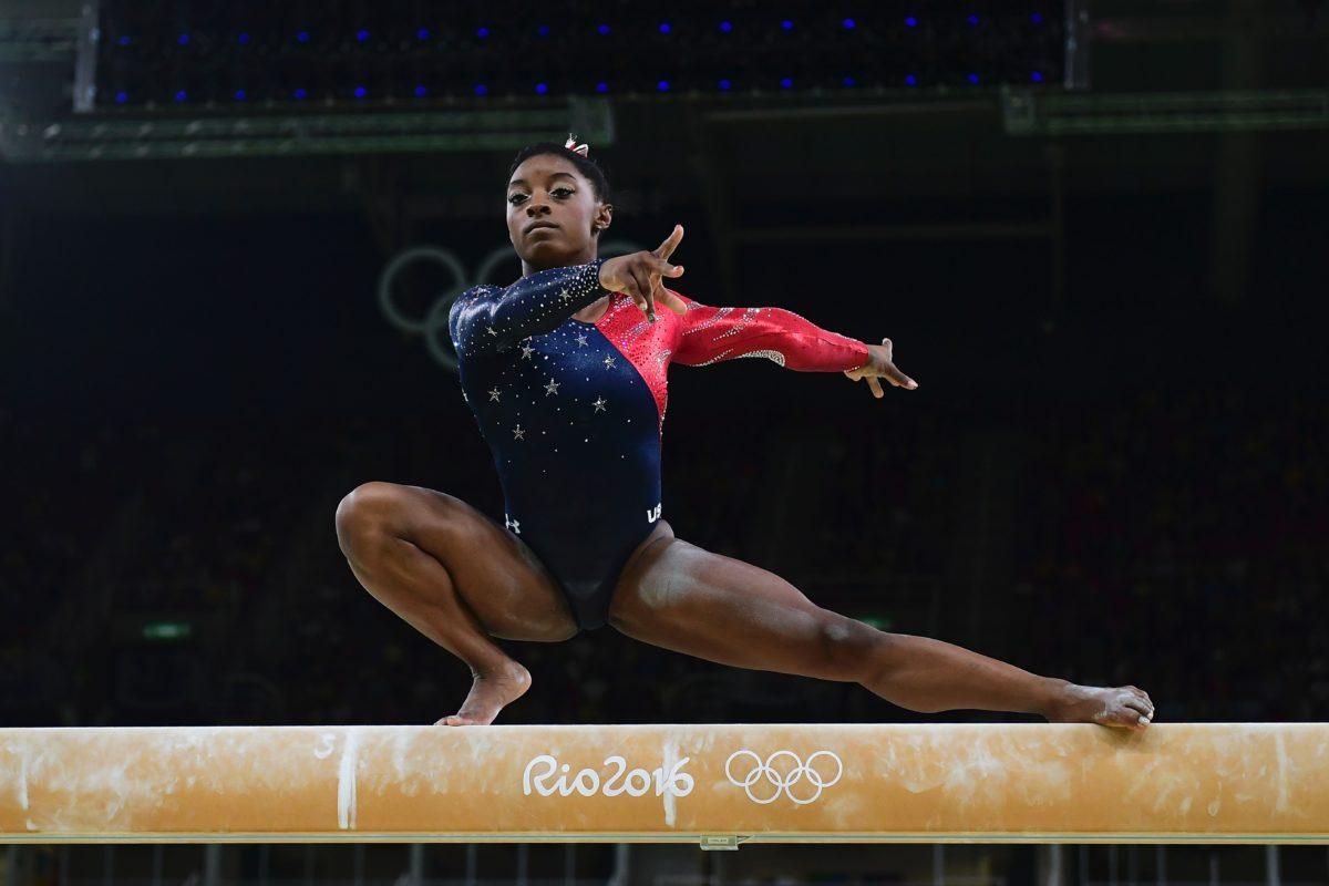 Simone+Biles+about+to+preform+a+Wolf-Turn+on+the+Balance+Beam+at+the+2016+Rio+Olympics.