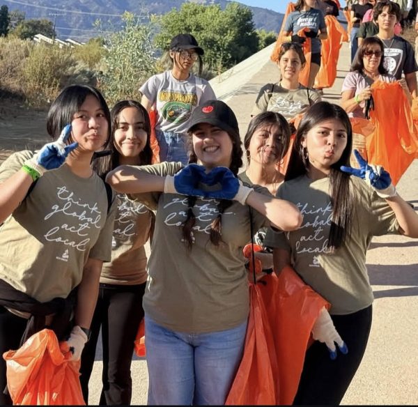 Exciting start of the river rally! Photo of Carolina Alonso, Melaine Ochoa, Daniela Amador, Lynett Huerta Ramos, and other volunteers.